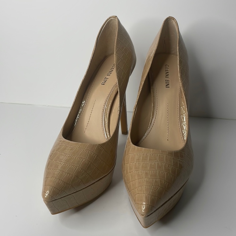 Gianni Bini pump 5” heels size 9.5M